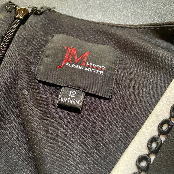 🔥JM Studio by John Meyer Black and White V-neck Dress Sleeveless🔥 - Picture 7 of 12